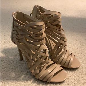 Jessica Simpson nude heels